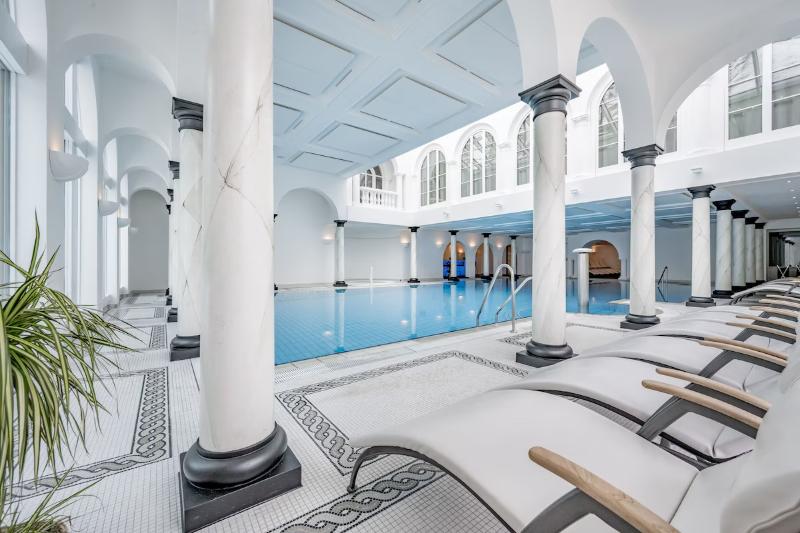 Relais & Chateaux Chasa Montana - Havuz