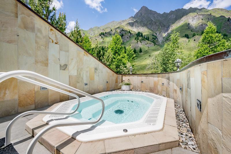 Relais & Chateaux Chasa Montana - Havuz