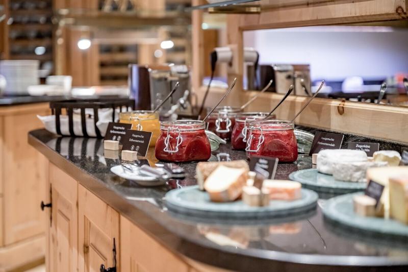 Relais & Chateaux Chasa Montana - Restoran