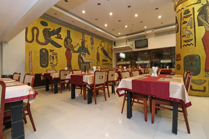 OYO 102 Diamond Residence Silom - Restoran