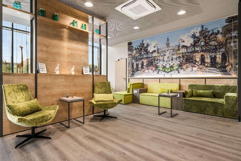 Super 8 by Wyndham Dresden - Lobi