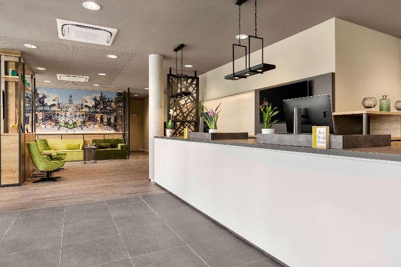 Super 8 by Wyndham Dresden - Lobi