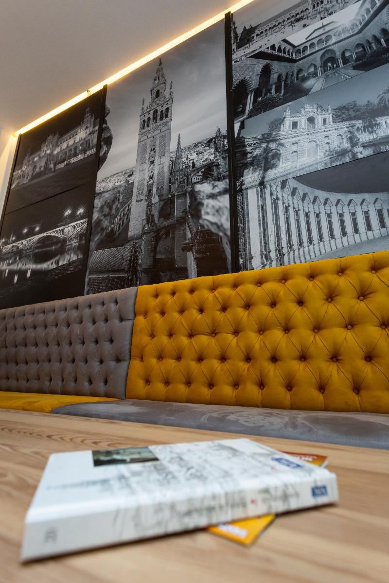 Basic Hotel Sevilla Catedral - Lobi