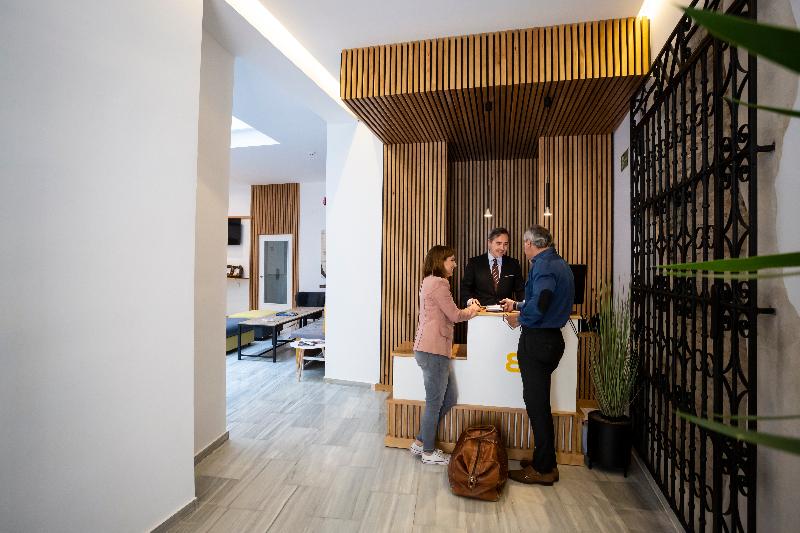 Basic Hotel Sevilla Catedral - Lobi