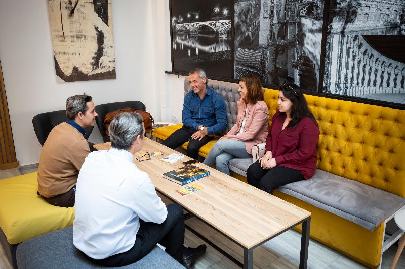 Basic Hotel Sevilla Catedral - Lobi