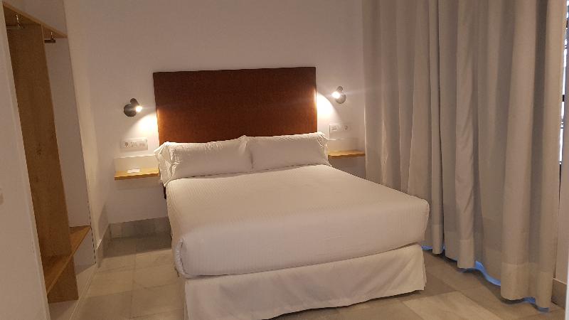 Basic Hotel Sevilla Catedral - Oda