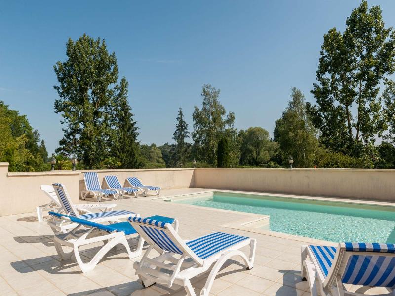 Domaine de Presle Saumur, The Originals Relais - Havuz