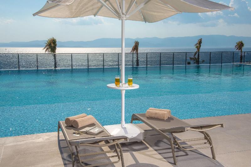 The Nowness Hotel - Havuz