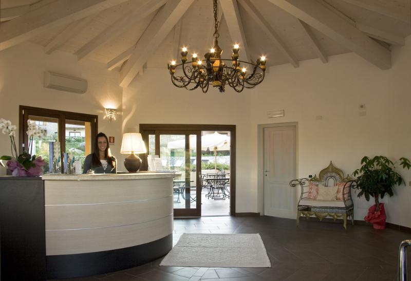 Punta Falcone Resort - Lobi