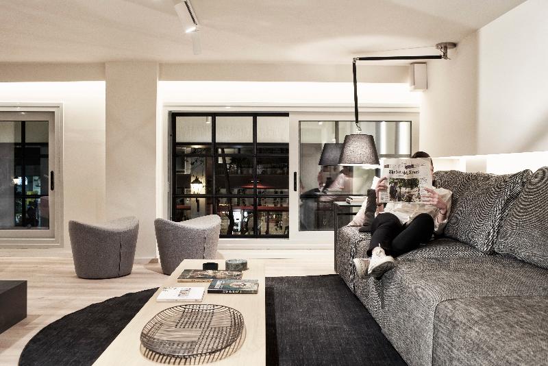 Urban Frame Hotel - Lobi