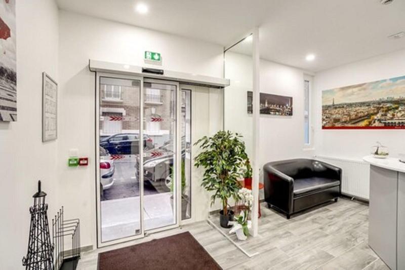 Paris Hotel Clichy - Lobi