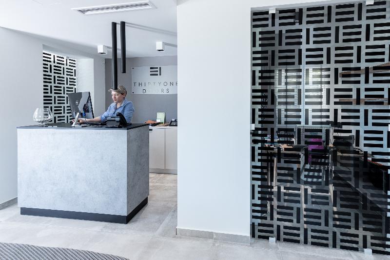 31 Doors Hotel - Lobi
