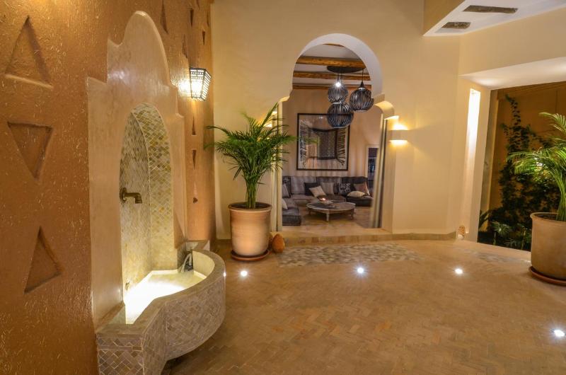 Riad Ayni - Lobi