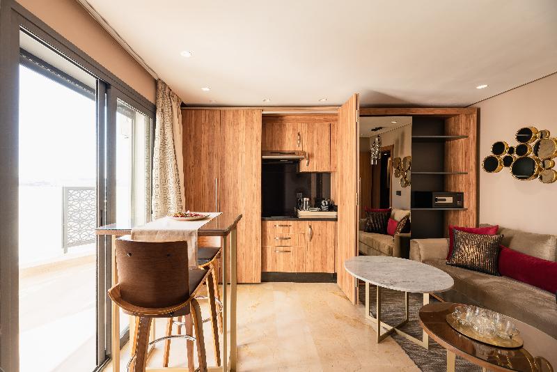 Avenue Suites & Appart Hotel Deluxe - Havuz