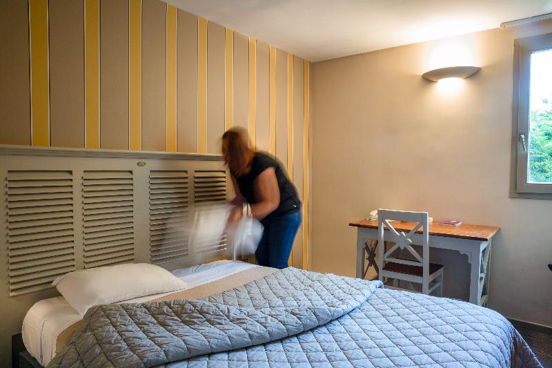 Hotel The Originals Bruay la Buissiere Le Cottage - Oda