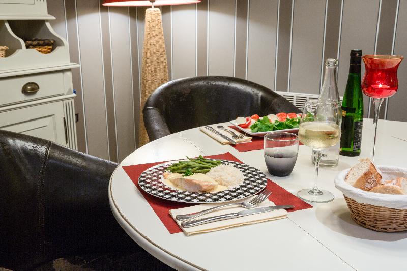 Hotel The Originals Bruay la Buissiere Le Cottage - Restoran