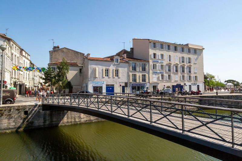 Hôtel De La Tour De Nesle - Genel