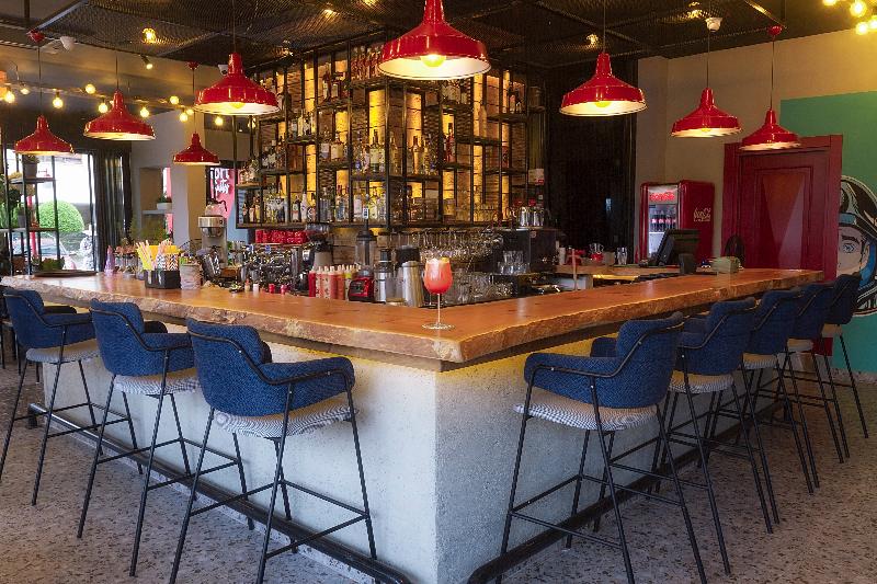 Comfort Suites - Bar