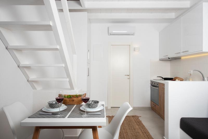 White Orchid Luxury Suites - Oda