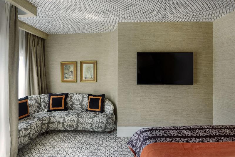 The First One Hotel - Oda