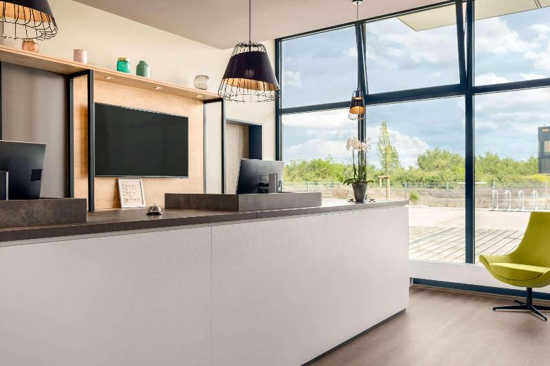 Super 8 by Wyndham Oberhausen - Lobi