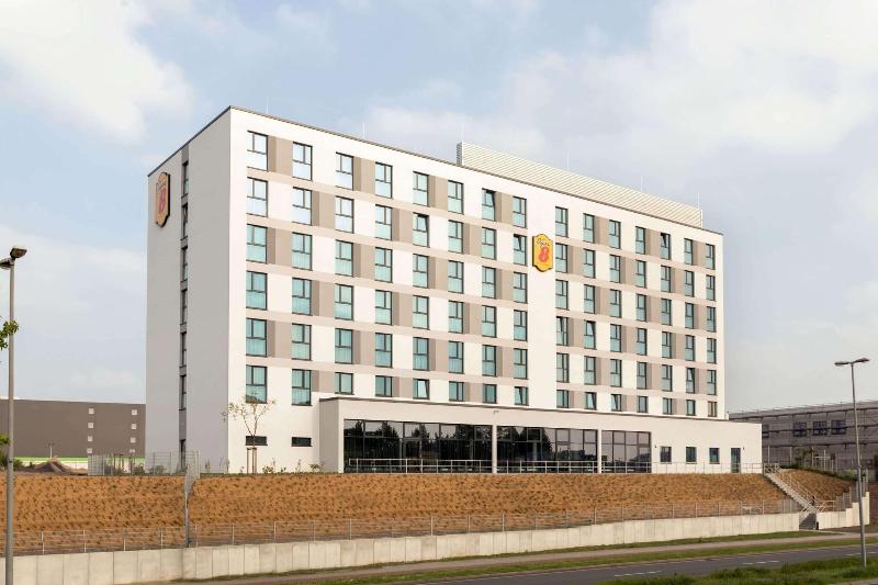 Super 8 by Wyndham Oberhausen - Genel