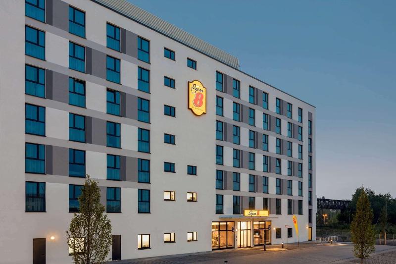 Super 8 by Wyndham Oberhausen - Genel