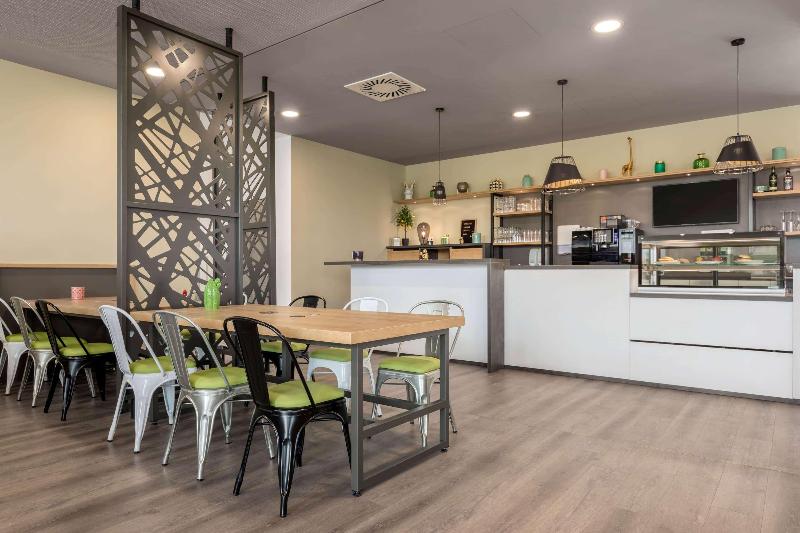 Super 8 by Wyndham Oberhausen - Restoran