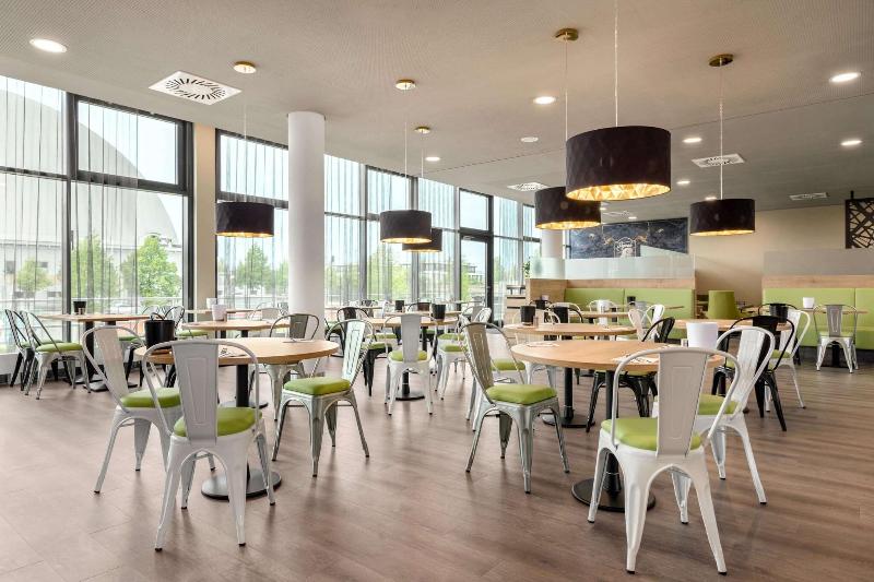 Super 8 by Wyndham Oberhausen - Restoran