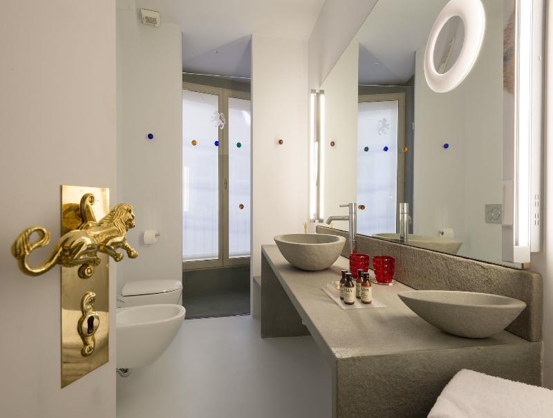 Leone Blu Suites | UNA Esperienze - Oda