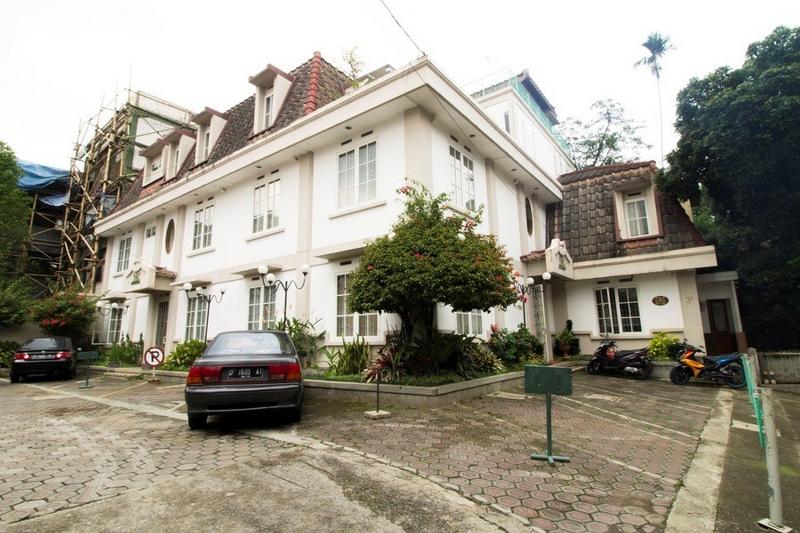 RedDoorz Plus near Parahyangan University - Lobi