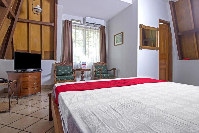 RedDoorz Plus near Parahyangan University - Oda