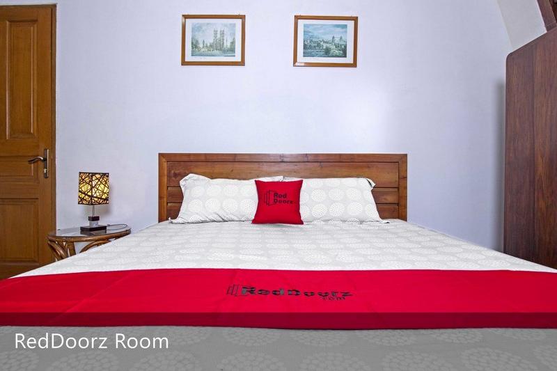 RedDoorz Plus near Parahyangan University - Oda