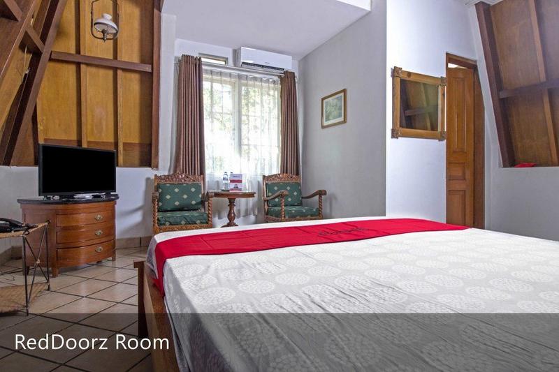 RedDoorz Plus near Parahyangan University - Oda