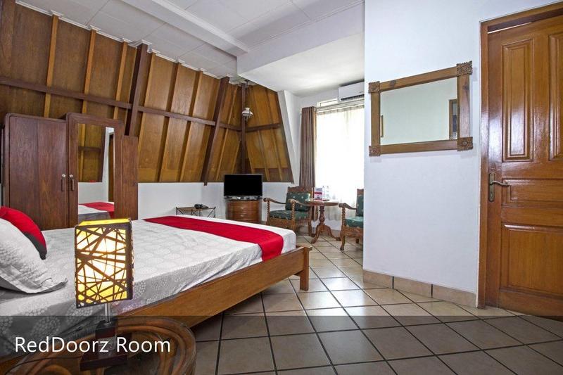 RedDoorz Plus near Parahyangan University - Oda