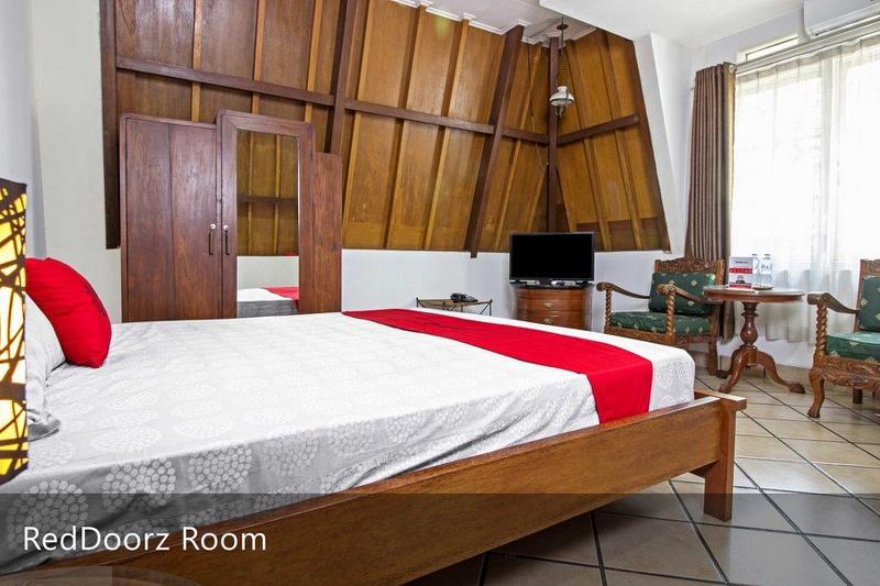 RedDoorz Plus near Parahyangan University - Oda