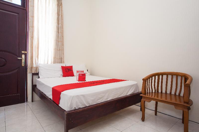 RedDoorz @ Raya Ngagel 2 - Oda