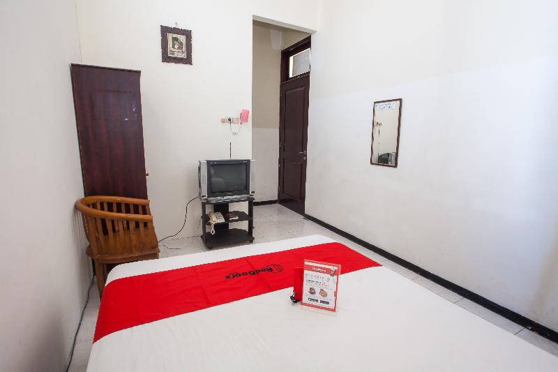RedDoorz @ Raya Ngagel 2 - Oda