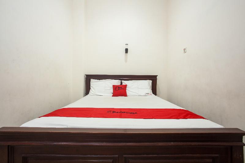 RedDoorz @ Raya Ngagel 2 - Oda