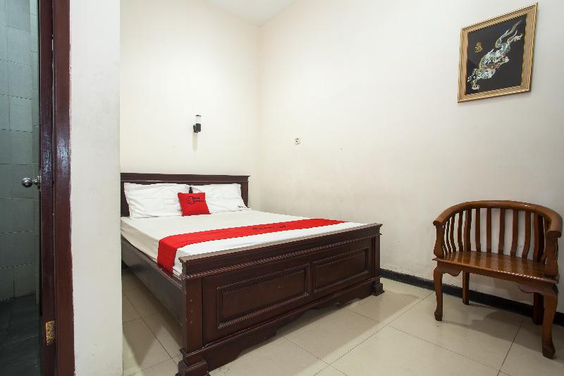 RedDoorz @ Raya Ngagel 2 - Oda