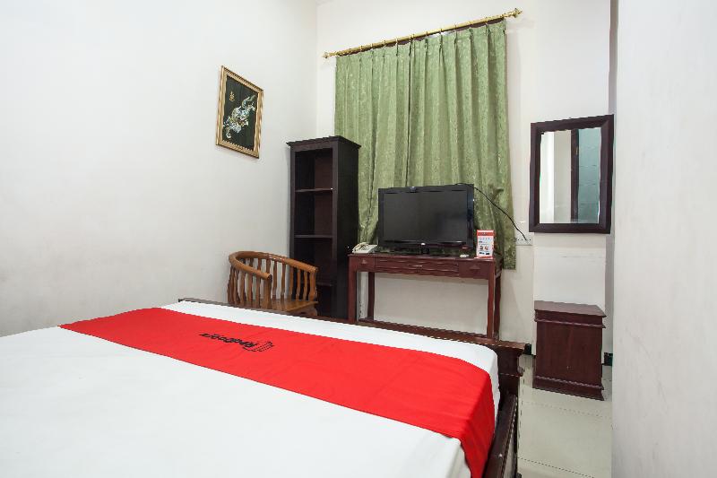 RedDoorz @ Raya Ngagel 2 - Oda