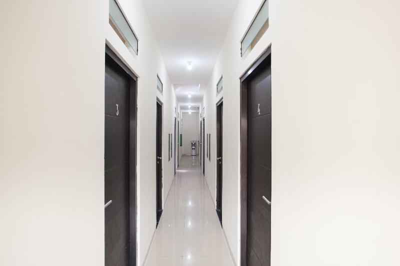 RedDoorz Plus near UPN Rungkut - Genel
