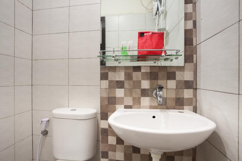 RedDoorz Plus near UPN Rungkut - Oda