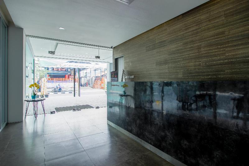RedDoorz Plus near Tebet - Lobi
