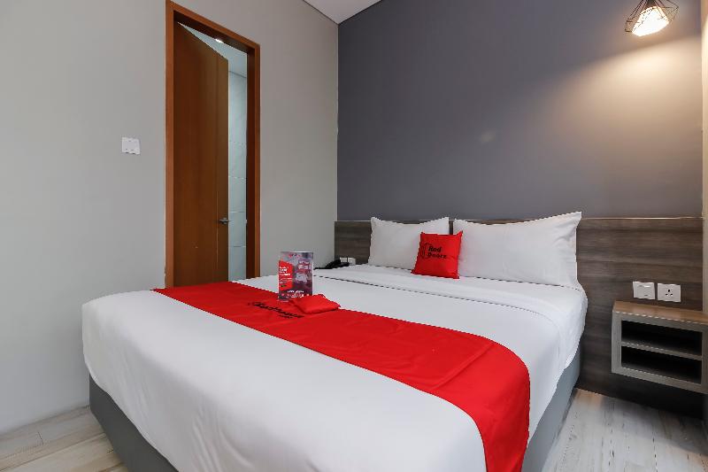 RedDoorz Plus near Tebet - Oda