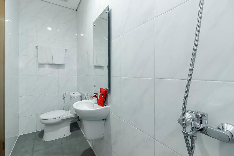 RedDoorz Plus near Tebet - Oda