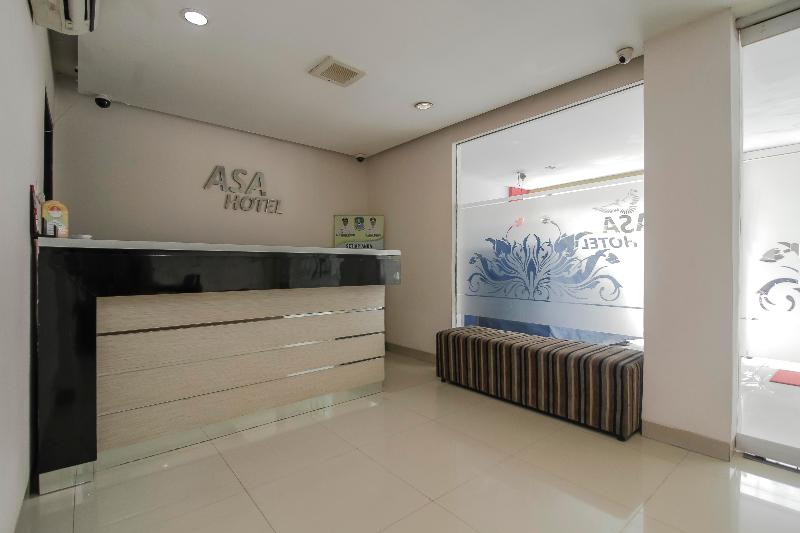 RedDoorz Plus near Galaxy Bekasi - Lobi