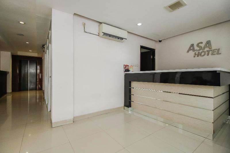 RedDoorz Plus near Galaxy Bekasi - Lobi