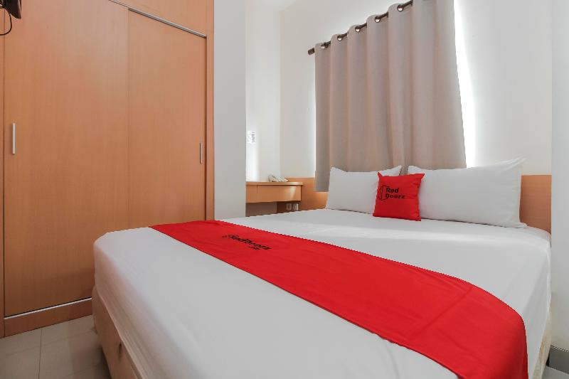 RedDoorz Plus near Galaxy Bekasi - Genel