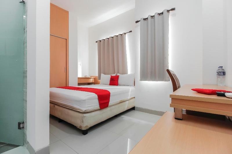 RedDoorz Plus near Galaxy Bekasi - Genel